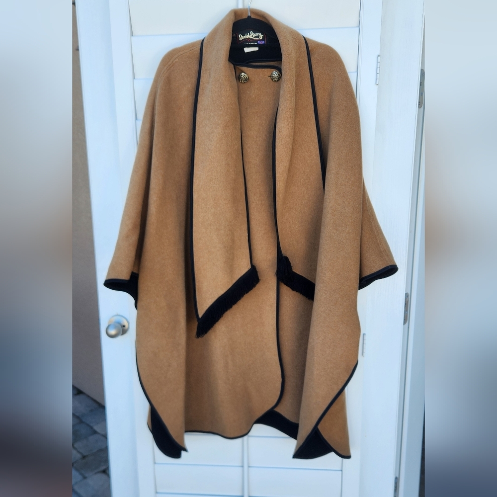 David Barry London Wool Cape made in England, One Size Reversible Beige / Black